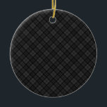 Ornamento De Cerâmica Xadrez branca-negra durante o inverno<br><div class="desc">Personalize o adorável e elegante padrão de xadrez branca preto das cinzas de Natal elegantes.</div>