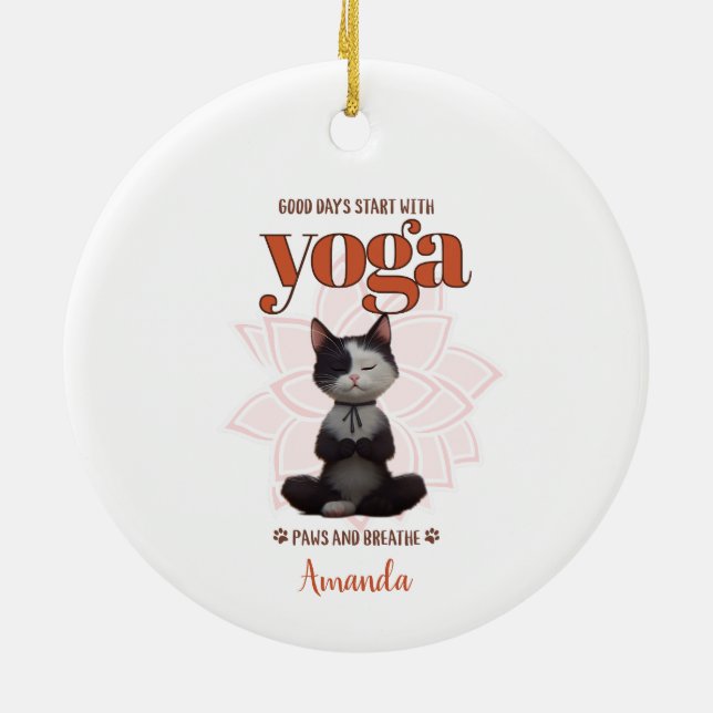 Ornamento De Cerâmica Yoga Cat Folhas Engraçadas e Respiram Personalizad (Traseira)