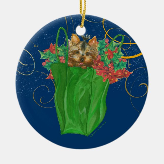 Ornamento De Cerâmica Yorkie em uma bolsa de Natal (Frente)