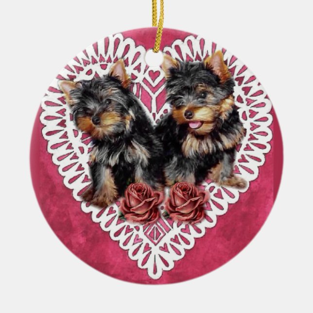 Ornamento De Cerâmica Yorkshire Terrier Puppies Dias de os namorados (Frente)