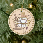 Ornamento de enfermeiro RN legal<br><div class="desc">Enfermeiro legal RN por ArtMuvz Illustration... que corresponde a presentes de Enfermeira Registrada, t-shirt de Enfermeira RN, roupa de estudante de enfermagem, sacos de tartarugas para refeições, ornamentos de Formando de Enfermeiro. presentes de enfermeiro e roupa de enfermeiro. PARA PERSONALIZAR, adicione seu nome ou adicione texto. Personalize este ornamento de...</div>