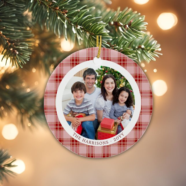 Ornamento de Fotos Lado da Família da Xadrez Verme (Red Plaid Family Christmas 2 Sided Photo Ornament)
