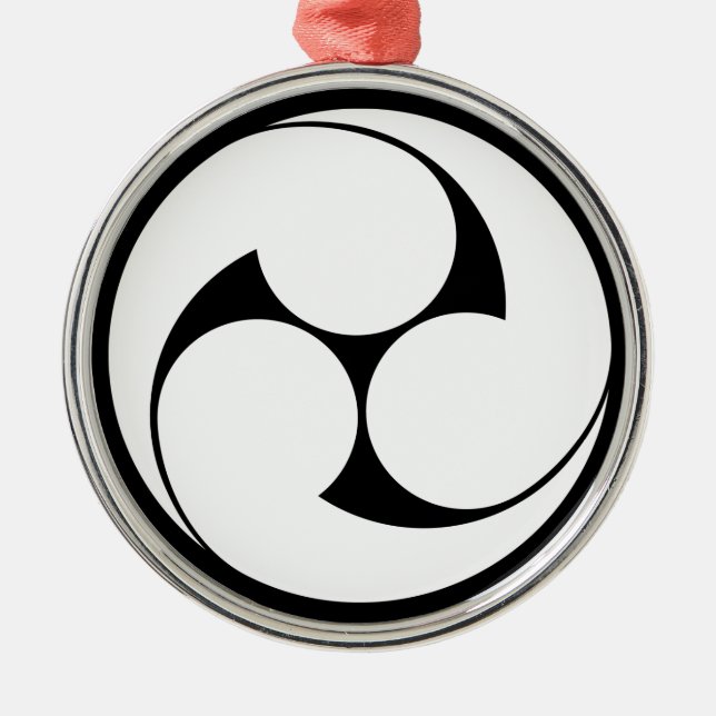 ORNAMENTO DE METAL 左 三 巴 (地 抜 き) (Frente)