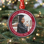 Ornamento De Metal 1 Graduação de Foto Elegante Vermelho e Branco Mod<br><div class="desc">Parabéns ao formando! Comemorar o dia da graduação com um Enfeites de natal de metal branco e vermelho com fotografia personalizada. A imagem e todo o texto neste modelo são simples de personalizar. (DICA DE IMAGEM: Qualquer maneira fácil de posicionar uma foto exatamente como você deseja é recortá-la antes de...</div>