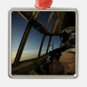 Ornamento De Metal A.A. - o piloto de 130 Hercules faz a varredura do