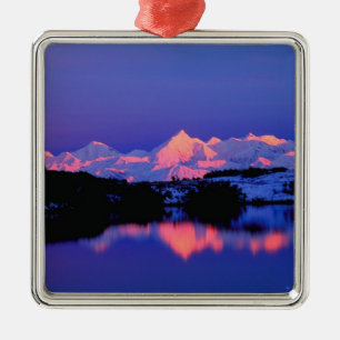 Ornamento De Metal A Cordilheira do Alasca é adjacente ao Mt. Denali,
