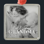 Ornamento De Metal A melhor avó do mundo desde 20XX Foto simples em c<br><div class="desc">Esta design simples e moderna é composta por tipografia serif e cursiva e adiciona uma foto personalizada</div>