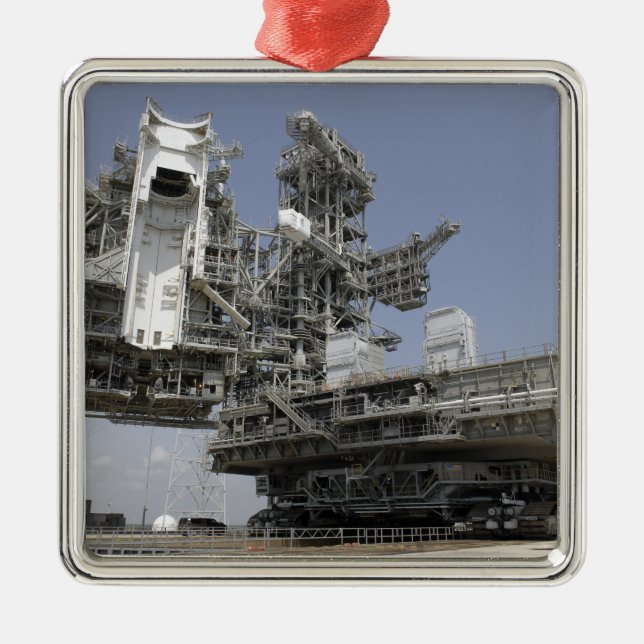 Ornamento De Metal A plataforma do lançador móvel está sendo movida (Frente)