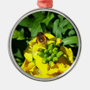 Ornamento De Metal Abelhas nas Flores Amarelas