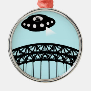 Ornamento De Metal Aliens invadem Newcastle