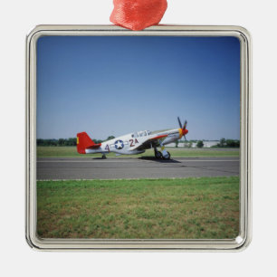 Ornamento De Metal Avião vermelho da cauda de P-51 C Tuskegee no ar