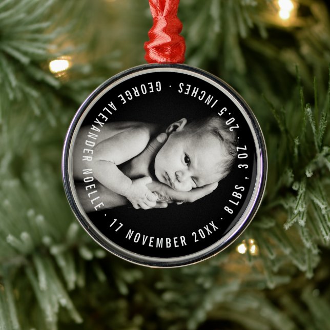 Ornamento De Metal Baby's First Christmas Circle Typography Photo (Árvore)