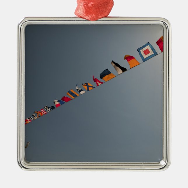 Ornamento De Metal Bandeiras voam sobre o convés do USS Iwo Jima (Frente)