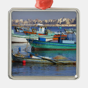 Ornamento De Metal Barcos de pesca coloridos no Porto de