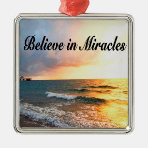 ORNAMENTO DE METAL BELA CRENÇA EM MIRACLES SUNRISE DESIGN