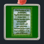 Ornamento De Metal Bênção irlandesa verde<br><div class="desc">A bênção irlandesa tradicional, com beiras transversais do fundo e do nó do céltico. Maio a estrada aumenta acima para encontrá-lo, maio onde o vento seja nunca em seu maio traseiro o brilho do sol morno em cima de sua cara e a queda da chuva macia em seus campos e...</div>