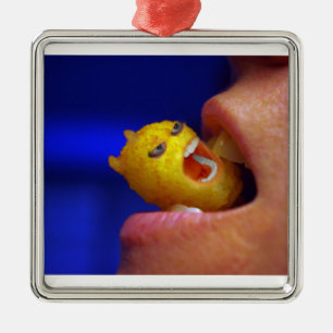 Ornamento De Metal Biting Tater Tot