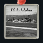 Ornamento De Metal Boathouse Row Winter b/w<br><div class="desc">Esta é uma fotografia branca e negra do dia da histórica Filadélfia Boathouse Row,  na Pensilvânia. Boathouse Row é uma atração turística filadélfia icônica no cênico rio Schuylkill. É um marco popular e famoso. Esta fotografia da bela Boathouse Row foi tirada durante o dia do inverno.</div>