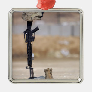 Ornamento De Metal Botas, rifle, dog tags, e capacete protetor