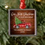 Ornamento De Metal Brussel Script Wood Primeiro Natal Novo Caminhão D<br><div class="desc">Escrito em Pincel Moderno Nosso Primeiro Natal em nosso Novo Ornamento Doméstico inclui Watercolor Vintage Red Truck com Árvore de Natal. Impressão de madeira rustica.</div>