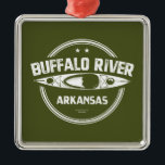 Ornamento De Metal Buffalo River, Arkansas<br><div class="desc">O rio nacional de Buffalo flui livremente por 135 milhas e é um dos poucos rios que ainda não se encontram amontoados nos 48 estados mais baixos. Este design excelente tem um caiaque em texto angustiado.</div>