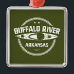 Ornamento De Metal Buffalo River, Arkansas<br><div class="desc">O rio nacional de Buffalo flui livremente por 135 milhas e é um dos poucos rios que ainda não se encontram amontoados nos 48 estados mais baixos. Este design excelente tem um caiaque em texto angustiado.</div>