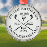 Ornamento De Metal Buraco de Golfe Personalizado em Um Prêmio<br><div class="desc">Personalize o nome,  o número do buraco de localização e a data para criar uma vitória de golfe excelente para celebrar esse buraco fantástico em um só. Projetado por Thisnotme©</div>