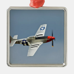 Ornamento De Metal Caça P-51D Mustang com marcações do Dia D voando