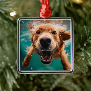 Ornamento De Metal Cachorro Feliz da Raça Golden Retriever Nadando Su