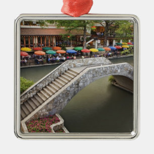 Ornamento De Metal Café ao ar livre ao longo do River Walk e ponte so
