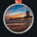 Ornamento De Metal Cais de praia de Huntington no pôr do sol<br><div class="desc">Cais de praia de Huntington no pôr do sol</div>