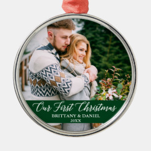 Ornamento De Metal Caligrafia Nosso Primeiro Casal De Natal Verde