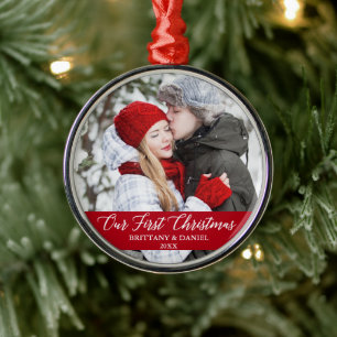 Ornamento De Metal Caligrafia Nosso Primeiro Casal De Natal Vermelho