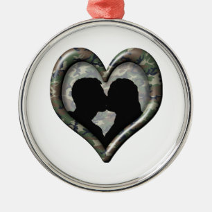 Ornamento De Metal Camo Kissing Casal Heart