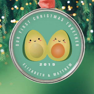 Ornamento De Metal Casal Engraçado de Avocado Primeiro Natal Juntos