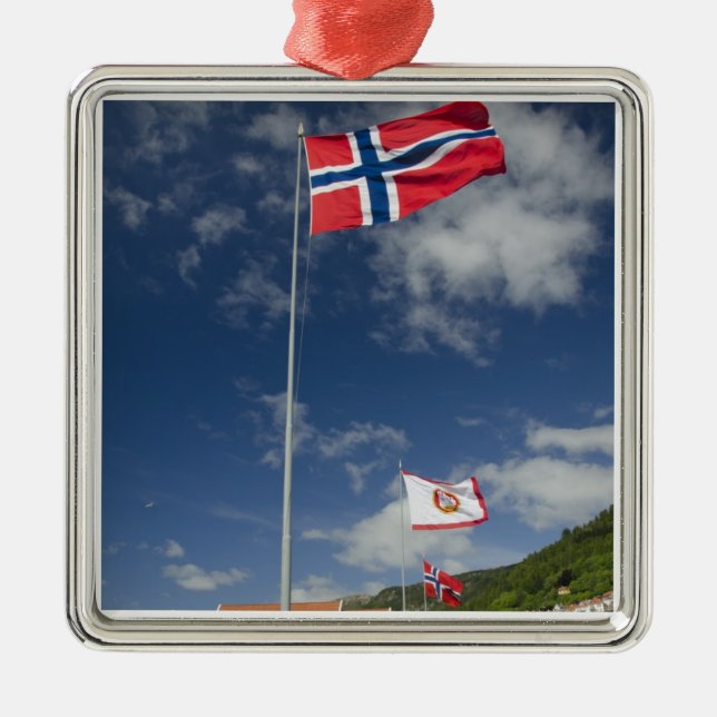 Ornamento De Metal Centro porto histórico de Bergen com bandeiras (Frente)