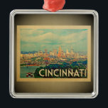 Ornamento De Metal Cincinnati Ohio Ornament Viagens vintage<br><div class="desc">Um ornamento Cincinnati de estilo legal,  com uma vista de horizonte de cidade expansiva.</div>