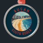 Ornamento De Metal Circuito Retrovisível da Praia de Busan Haeundae<br><div class="desc">Design de viagem de vetor retro de Busan. Busan,  uma grande cidade portuária na Coreia do Sul,  é conhecida pelas suas praias,  montanhas e templos.</div>