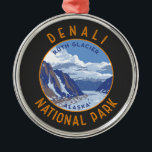 Ornamento De Metal Círculo de Desgaste do Parque Nacional de Denali<br><div class="desc">Trabalho de arte de vetor Denali. O parque tem terreno de tundra,  floresta de pântanos e geleiras,  o parque é o lar da vida selvagem,  incluindo ursos pardos,  lobos,  alce,  renas e ovelhas Dall.</div>