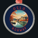 Ornamento De Metal Circulo de Distância Retrotraído Oslo Noruega<br><div class="desc">Oslo retro vetor viagem design. Oslo,  a capital da Noruega,  senta-se na costa sul do país à frente do Oslofjord.</div>
