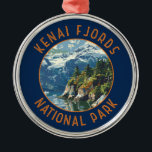 Ornamento De Metal Círculo Retroalterado do Parque Nacional do Kenai<br><div class="desc">Kenai Fjords vetor trabalho de arte design. O parque é um parque nacional americano que mantém o Harding Icefield,  as suas geleiras que transbordam,  e os fiordes e ilhas costeiras.</div>