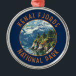 Ornamento De Metal Círculo Retroalterado do Parque Nacional do Kenai<br><div class="desc">Kenai Fjords vetor trabalho de arte design. O parque é um parque nacional americano que mantém o Harding Icefield,  as suas geleiras que transbordam,  e os fiordes e ilhas costeiras.</div>