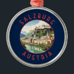 Ornamento De Metal Círculo Retrotraído de Salzburgo Áustria<br><div class="desc">Design de viagem de vetor retrô de Salzburg. Salzburgo é uma cidade austríaca na fronteira com a Alemanha, com vista aos Alpes do Leste. A cidade é dividida pelo rio Salzach, com edifícios medievais e barrocos do pedestre Altstadt (Cidade Velha) na sua margem esquerda, virados para Neustadt do século XIX...</div>