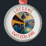 Ornamento De Metal Círculo Retrovisso da Suiça de Luzerna<br><div class="desc">Viagem de vetor retrovetor de luzerna. Lucerna,  uma cidade compacta de Suiça conhecida por sua arquitetura medieval preservada,  fica no meio de montanhas com capas de neve no lago Lucerne.</div>
