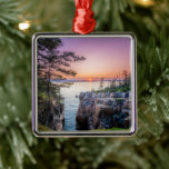Ornamento De Metal Coastline | Ravens Nest Acadia National Park Maine<br><div class="desc">Esta incrível foto do Getty Images apresenta uma vista do pôr do sol em Ravens Nest,  olhando em direção ao Parque Nacional Acadia e Montanha Cadillac. Ravens Nest está localizado na Península Schoódica.</div>