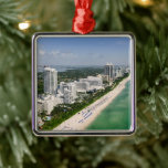 Ornamento De Metal Coastline | Urban Beach, Miami, Florida<br><div class="desc">Esta incrível foto do Getty Images mostra a paisagem urbana da praia de Miami,  na Flórida.</div>