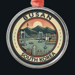 Ornamento De Metal Crachá de Arte Viagem da Ponte da Coreia do Sul de<br><div class="desc">Design de viagem de vetor retro de Busan. Busan,  uma grande cidade portuária na Coreia do Sul,  é conhecida pelas suas praias,  montanhas e templos.</div>
