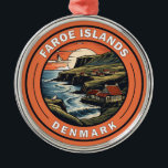 Ornamento De Metal Crachá de Viagem de Arte das Ilhas Faroé<br><div class="desc">Ilhas Faroé num estilo de arte vetorial. As Ilhas Faroé são um arquipélago autônomo,  parte do Reino da Dinamarca. Inclui 18 ilhas rochosas,  vulcânicas.</div>