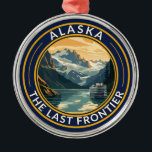 Ornamento De Metal Crachá de Viagem do Alasca<br><div class="desc">Viagem do Alaska retro vetor design. Esta arte retrô-estilo viagem,  com sua mistura de cores ousadas e atração vítrea,  foi projetada para inspirar um senso de aventura.</div>