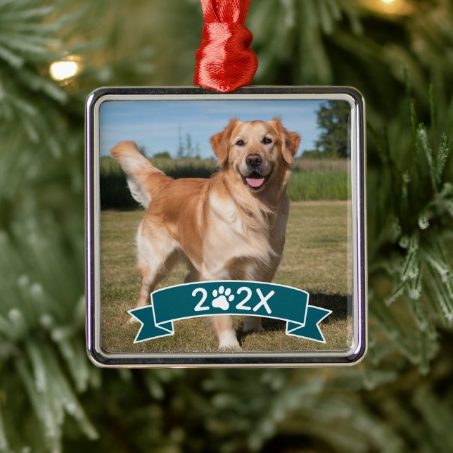 Ornamento De Metal Custom Pet Photo with Year and Paw Ribbon (Árvore)